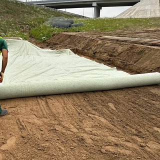 Геотекстиль 400 гр/м2 шир. 6м (50 м.п)