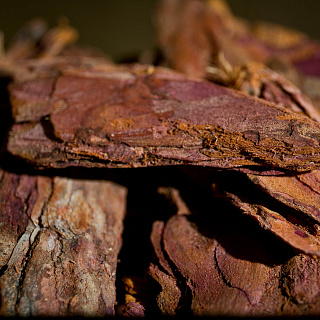 Кора лиственницы крупная фракция 6-10 см, 60 л. в мешке